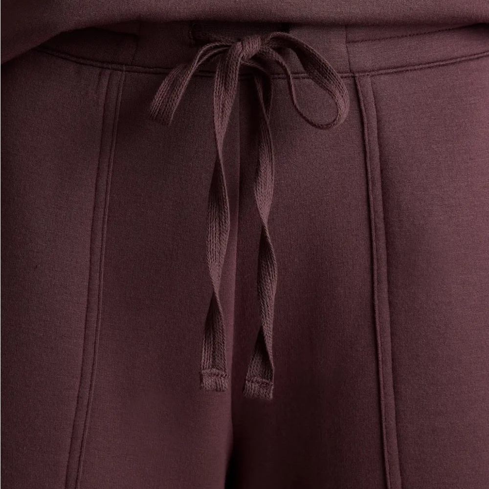 SOLD!!!
🍇 NWT Quince SuperSoft Fleece Cropped Wide Leg Pants - Picture 2 of 9